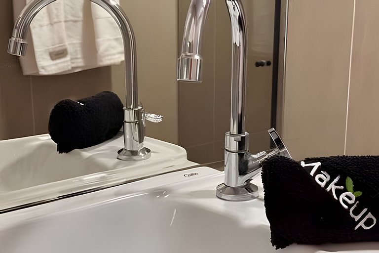 Suporte VIP: TOPstudio no Centro c/Piscina Jacuzzi