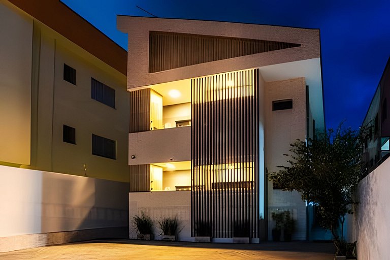 Loft Inesquecível Hidro Privativa a Passos do Mar