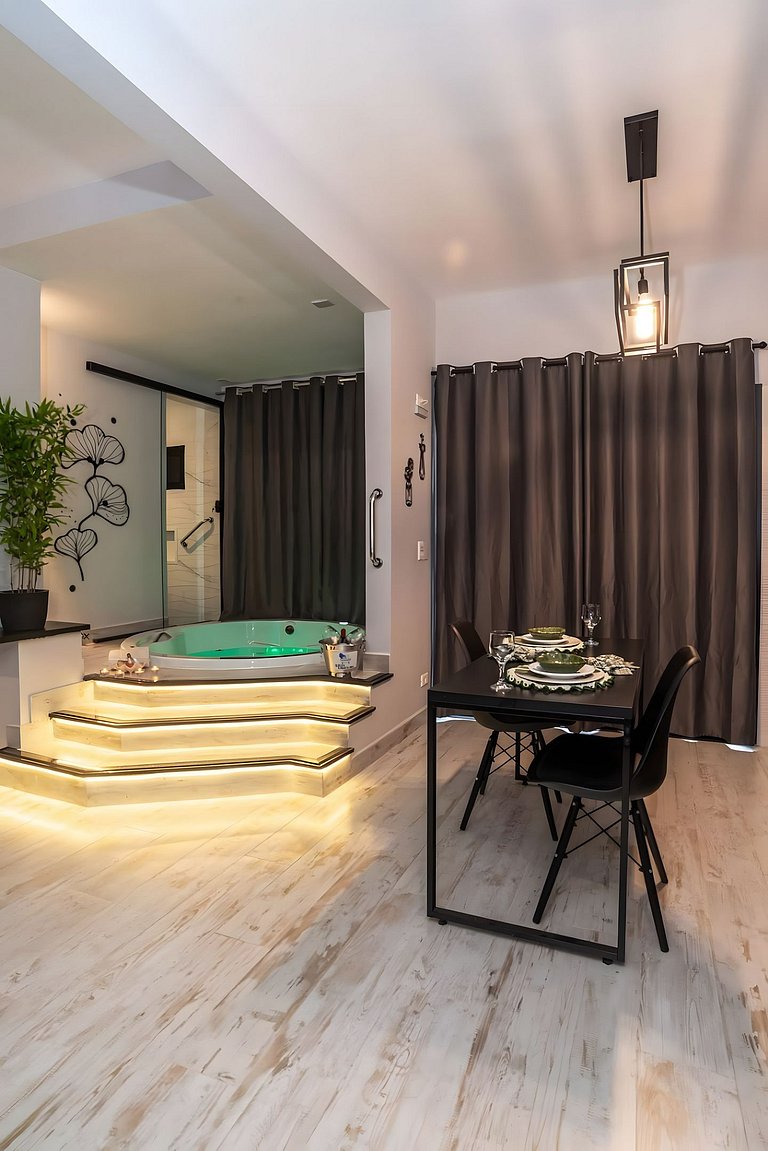 Loft Romântico com Hidro Aquecida a Passos do Mar