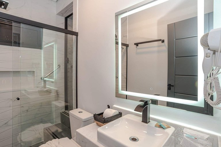 Loft Romântico com Hidro Aquecida a Passos do Mar