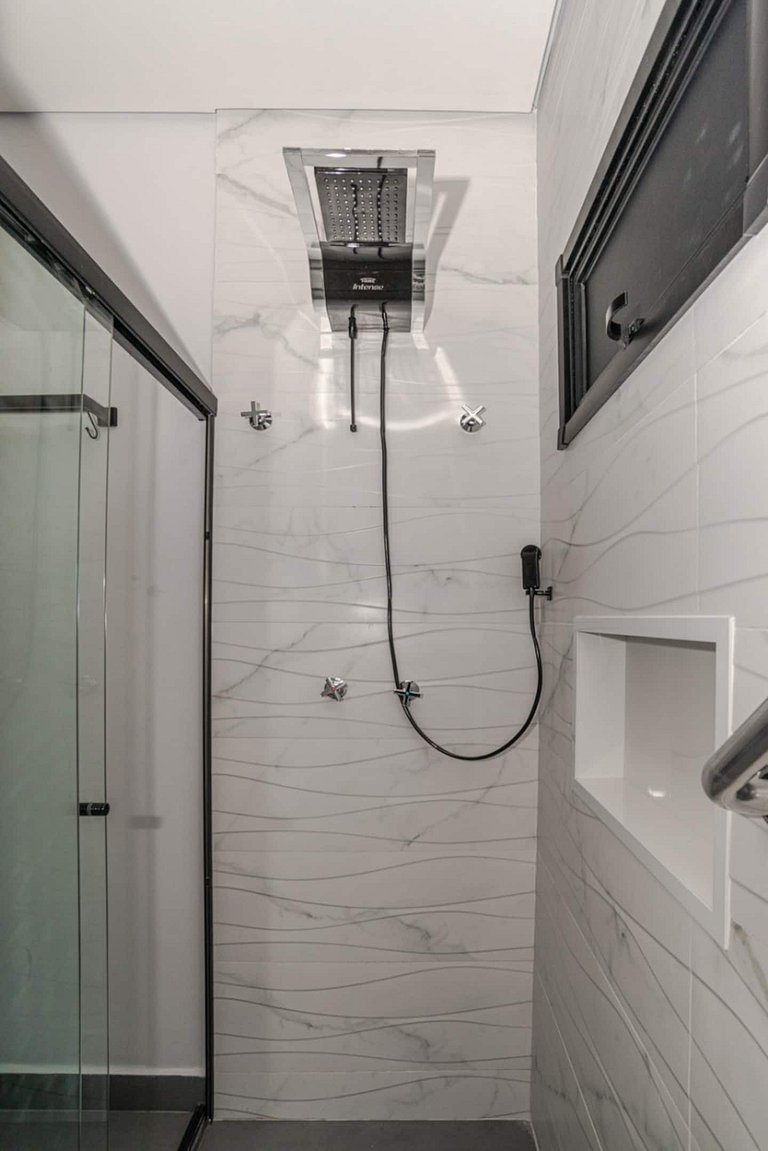 Loft Romântico com Hidro Aquecida a Passos do Mar