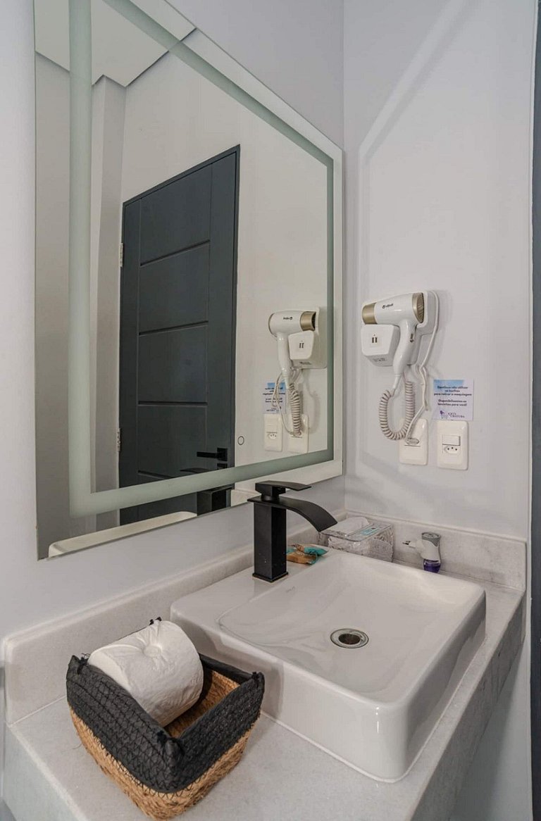 Loft Romântico com Hidro Aquecida a Passos do Mar