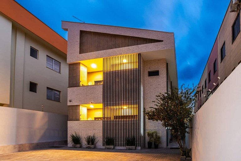 Loft Romântico com Hidro Aquecida a Passos do Mar